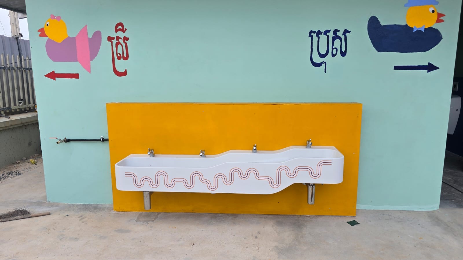Geberit trainees installing sanitation facilities at Svay Thom School (5)