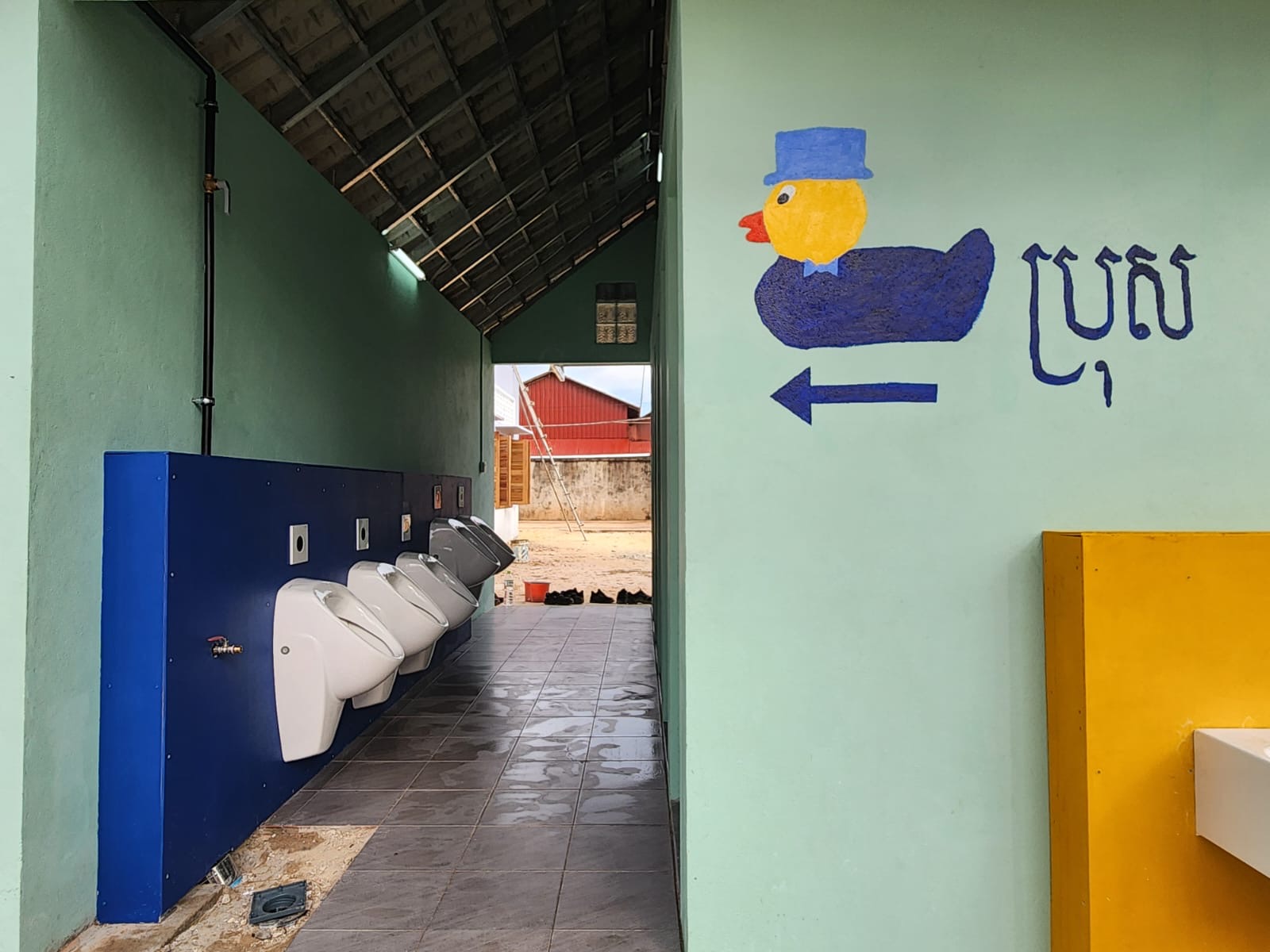 Geberit trainees installing sanitation facilities at Svay Thom School (3)