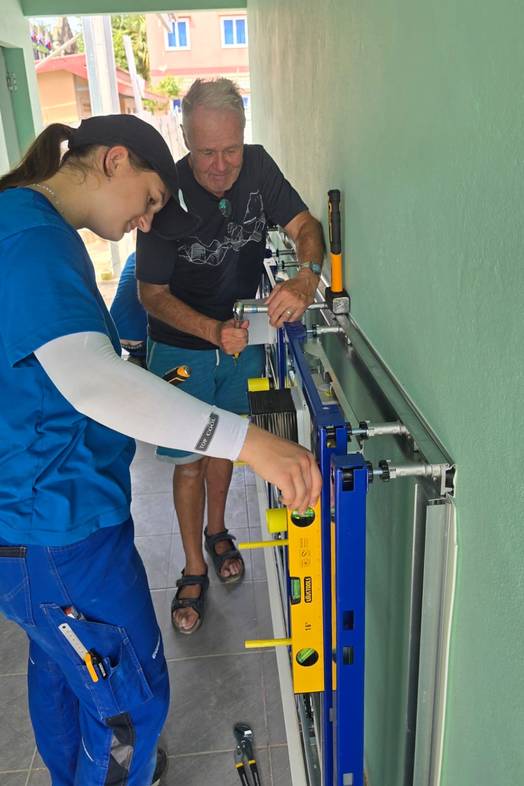 Geberit trainees installing sanitation facilities at Svay Thom School (2)