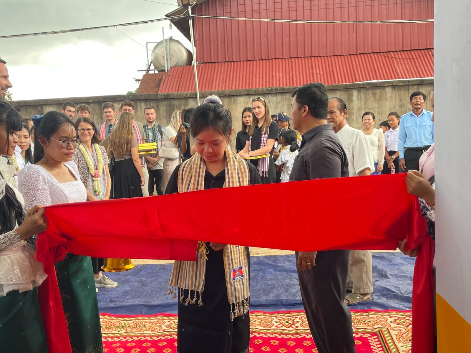 Geberit trainees installing sanitation facilities at Svay Thom School (9)