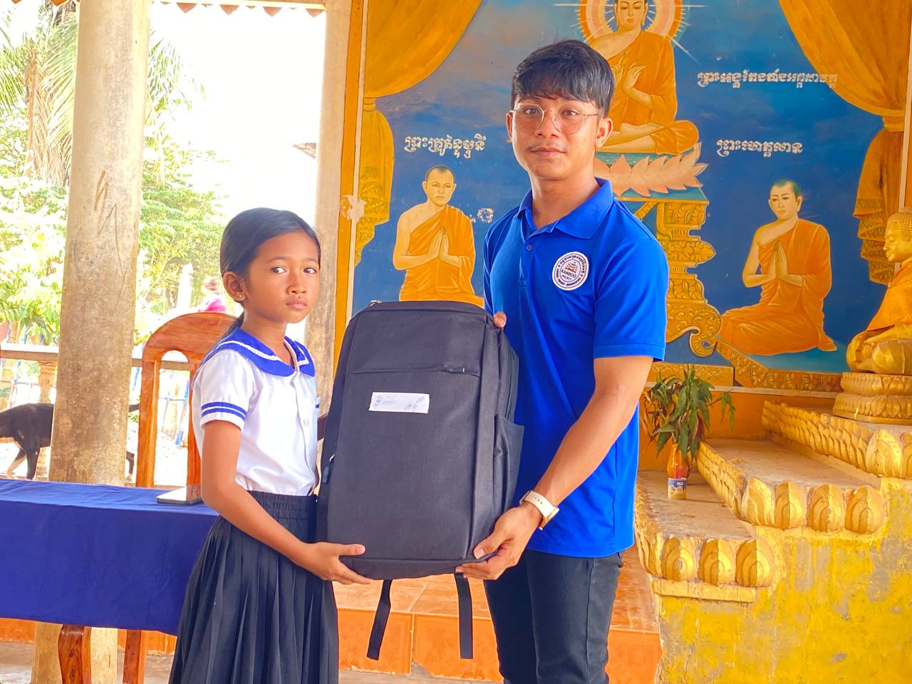 School bags and material: a second round of deliveries – photo 1