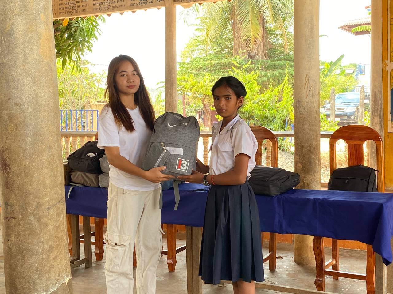 School bags and material: a second round of deliveries – photo 5