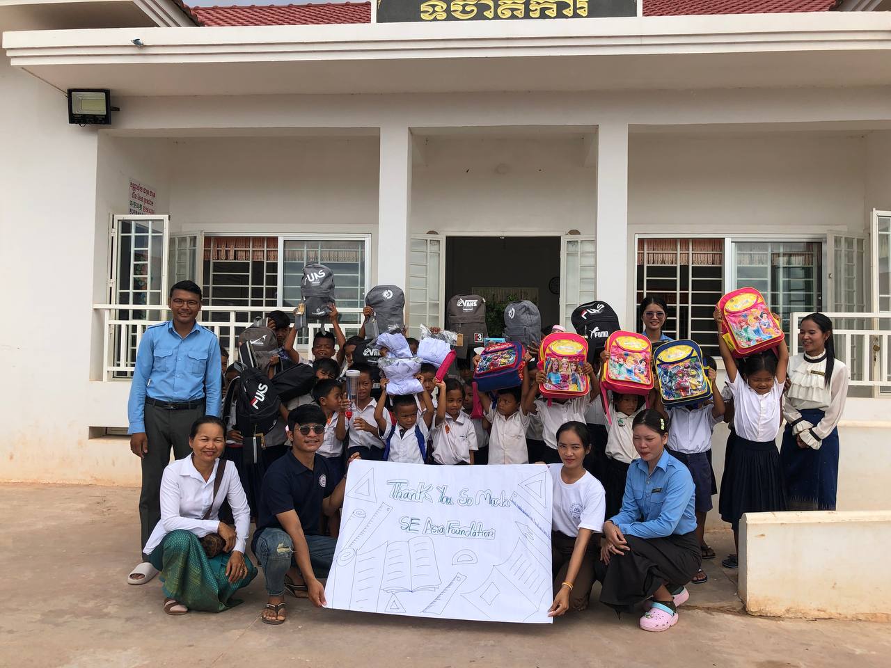 School bags and material: a second round of deliveries – photo 4