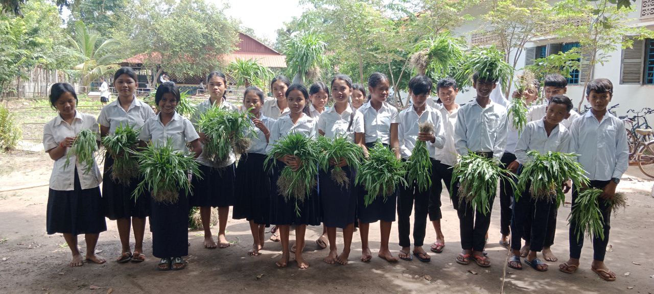School Garden Project: Growing Vegetables, Growing Skills – photo 12
